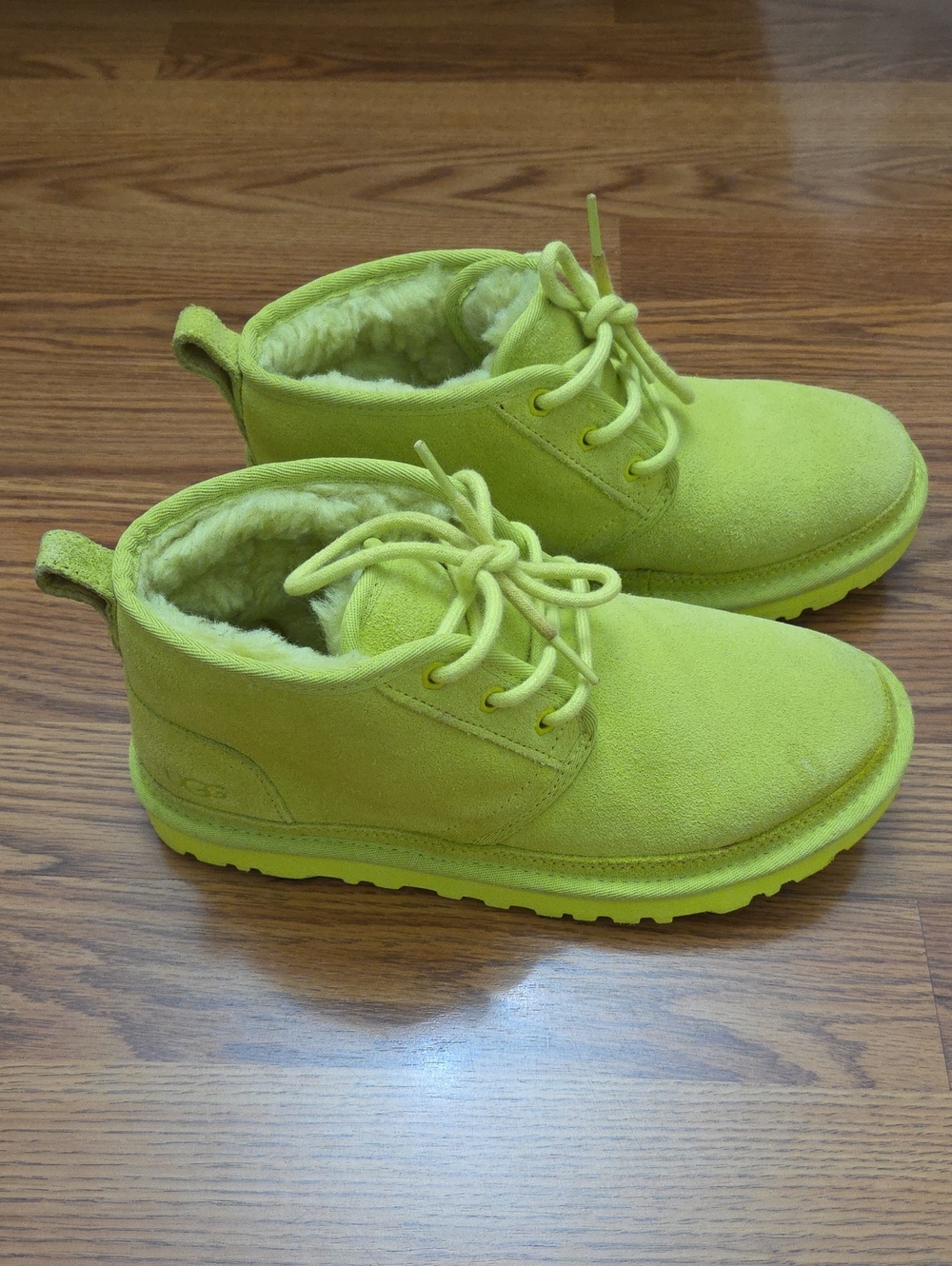 UGG Neumel Key Lime Suede Chukka Boots/ 8